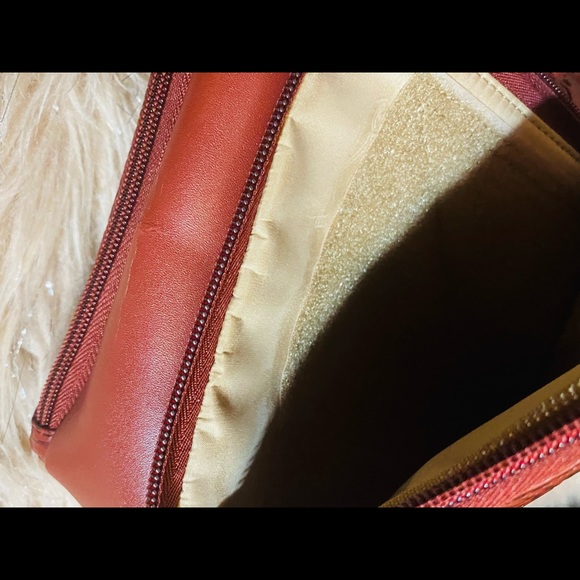 Concealed Carry Tooled American Cowhide Crossbody/Shoulder bag- Black Cherry - Picture 5 of 12